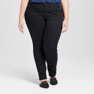 BLACK Skinny Jeans 26W